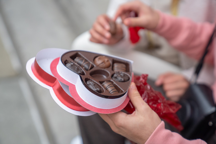 Chokladbud med presentask, chokladpraliner